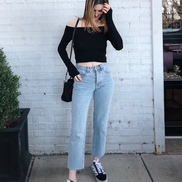 ❗️❗️ SOLD ❗️❗️Millie Light Wash Denim - Picture 2 of 4